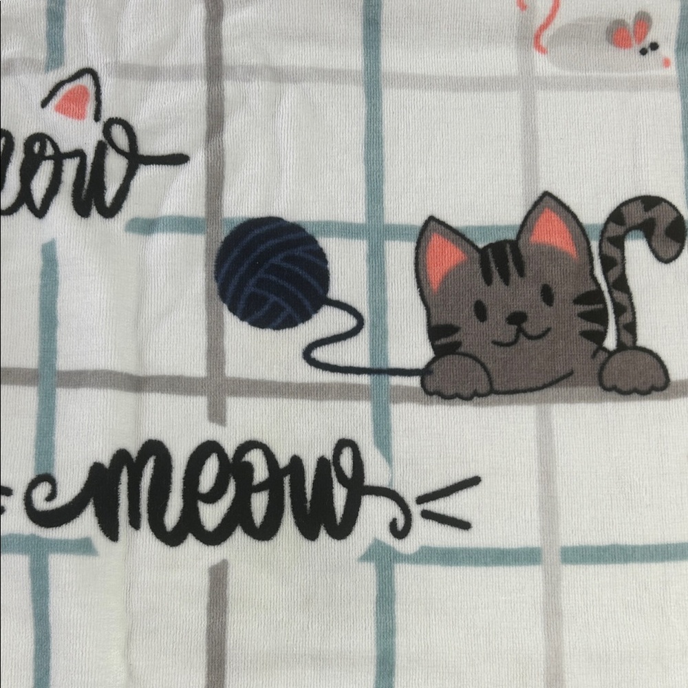 Playful Cat Design Beach Towel - Picture 3 of 3